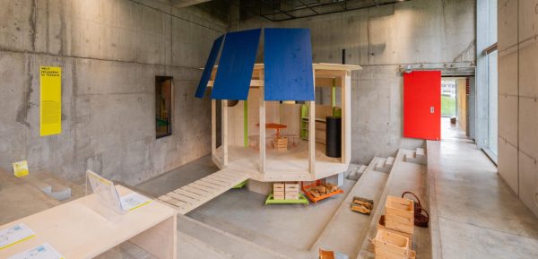 Exposition "nos pieds d'argile" de matali crasset firminy
