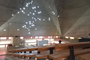 Journées européennes du patrimoine eglise saint pierre : exposition temporaire d'acier et de verre, éclats de lumière firminy