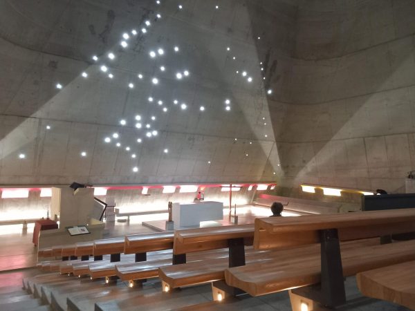 Journées européennes du patrimoine eglise saint pierre : exposition temporaire d'acier et de verre, éclats de lumière firminy