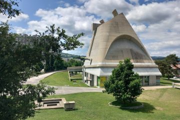 Journées européennes du patrimoines visite guidée de la maison de la culture et de l'église saint pierre firminy