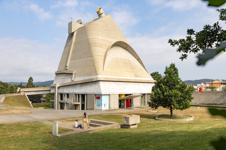 20 ans de l'église saint pierre : visite guidée de l'église saint pierre firminy